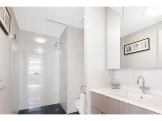 Lifestyle 2bed, 2bath apartment, parking & pool Apartment, Melbourne - 5