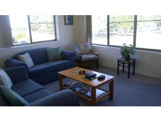 Light, Airy 1st Floor Unit - Marbrin Close, Bellara Guest house, Bellara - 1