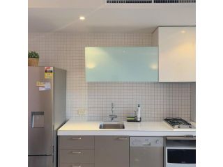 Light-filled apartment in a dream location 150m away from University of Melbourne Apartment, Melbourne - 5