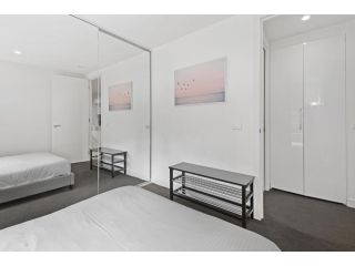 Newly Refurnished Beachside 1-Bedroom Apartment Apartment, Melbourne - 4