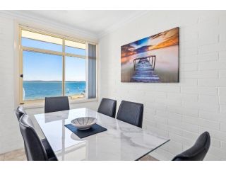 Little Hut, Unit 3, 20 Kurrawa Close Apartment, Nelson Bay - 4