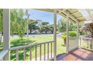 LOCH RETREAT - 550m TO TOWN Guest house, Inverloch - 4