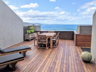 Lorne Beachfront Accommodation Apartment, Lorne - 1