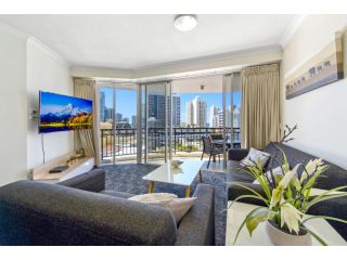 Lovely 2-bedroom Unit in Chevron Ocean-View Apartment, Gold Coast - 2