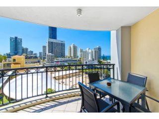 Lovely 2-bedroom Unit in Chevron Ocean-View Apartment, Gold Coast - 4