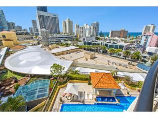 Lovely 2-bedroom Unit in Chevron Ocean-View Apartment, Gold Coast - 3