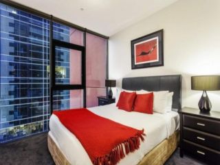 Lovely waterfront apartment with swimming pool and gym (Super Pet Friendly) Apartment, Melbourne - 3