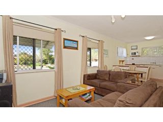 Lowset, pet friendly cottage - Sunset Ave, Bongaree Guest house, Bellara - 1