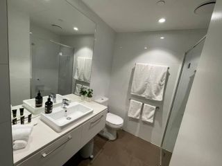 Modern 3 Bedroom 2 Bathroom Apt Southbank Apartment, Melbourne - 4