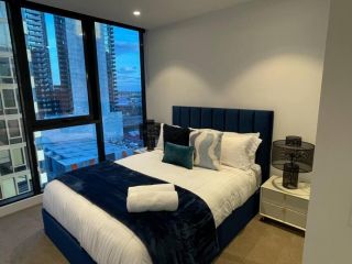 Modern 3 Bedroom 2 Bathroom Apt Southbank Apartment, Melbourne - 1