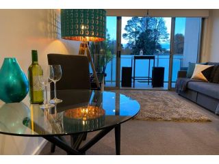 Luxe 1BR Executive Apartment Yarralumla Views Wine WiFi Netflix Secure Parking Canberra Apartment, New South Wales - 4