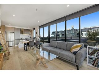 Luxe 3-Bed Apartment Near Lygon St Bars and Dining Apartment, Melbourne - 1