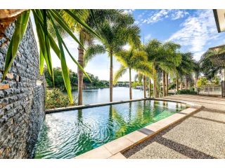 Luxe Bayview Oasis with Dream Waterfront Pool Guest house, Northern Territory - 2