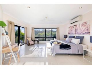 Luxe Bayview Oasis with Dream Waterfront Pool Guest house, Northern Territory - 4