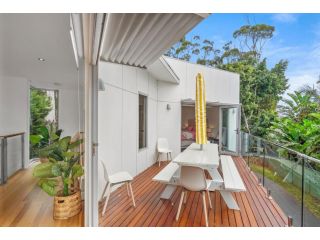 Luxurious Beachside getaway sleeps 13 Guest house, Avoca Beach - 4