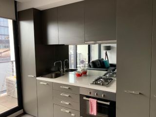 Modern Luxurious with private parking and fast internet Apartment, Melbourne - 1