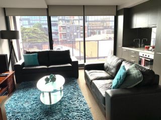 Modern Luxurious with private parking and fast internet Apartment, Melbourne - 4