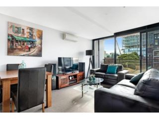 Modern Luxurious with private parking and fast internet Apartment, Melbourne - 2