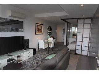 Luxurious with great views, free parking & fast internet Apartment, Melbourne - 2