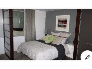 Luxurious with great views, free parking & fast internet Apartment, Melbourne - 4