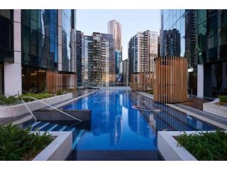 Luxury 2 Bed Apt-Gym,Sauna,Spa,Pool,Skyline view, sun rise Apartment, Melbourne - 1