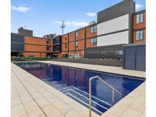 Luxury 3 bedroom apartment in the heart of Wagga. Apartment, Wagga Wagga - 2