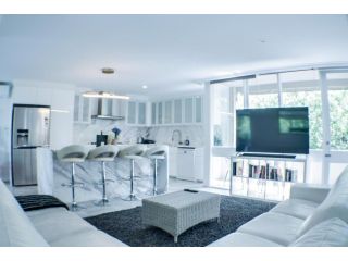 Luxury 3-bedroom Apmt on famous Lansell Rd, Toorak Apartment, Melbourne - 2