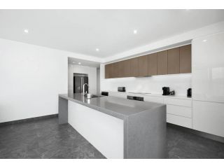 Luxury Apartment Caves Beach 4 Bed Apartment, Caves Beach - 1