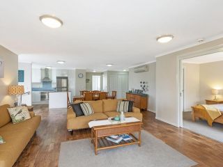 Luxury Boardwalk Apartment - Unit 7 Apartment, Narooma - 3