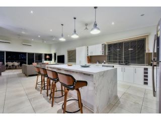 Luxury Darwin City Lights Jacuzzi Central Location Large House New Furnishings Guest house, Darwin - 3