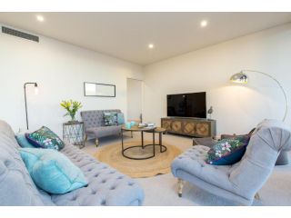 Luxury Four Bedroom Apartment Apartment, Wagga Wagga - 2