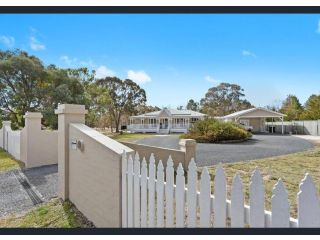 LUXURY FULLY RENOVATED White Haven Estate Guest house, Stanthorpe - 1