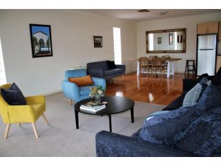 Luxury Inner City Townhouse Apartment, Bendigo - 3