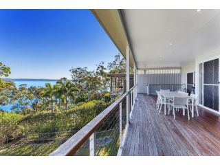 Luxury on Dutchman's Beach! Guest house, Nelson Bay - 1