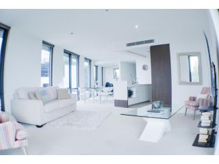 Luxury Prestige 2B with Indoor Pool, Sauna, Gym Apartment, Melbourne - 1