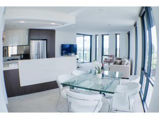 Luxury Prestige 2B with Indoor Pool, Sauna, Gym Apartment, Melbourne - 2