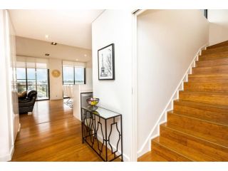 Stylish Inner City Penthouse Apartment Apartment, Wagga Wagga - 1