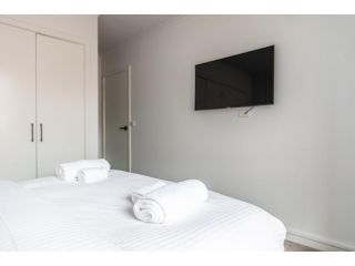 Luxury spacious 2 Bedroom Fitzroy Apartment Apartment, Melbourne - 5