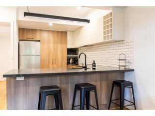 Luxury spacious 2 Bedroom Fitzroy Apartment Apartment, Melbourne - 3