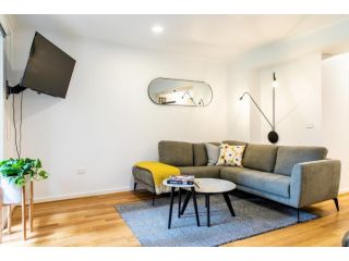 Luxury spacious 2 Bedroom Fitzroy Apartment Apartment, Melbourne - 2