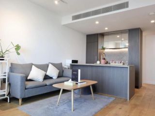 Spacious Lv66 Paramount SkyView Swanston Central CBD Apartment, Melbourne - 1