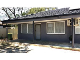 Maddington House Unit C Guest house, Perth - 2