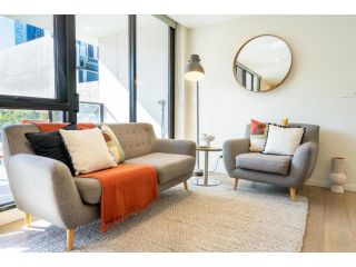 Chic Modern 2 Bedroom Apartment with Balcony Apartment, Melbourne - 2