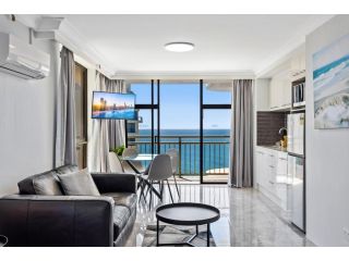 MadeComfy Modern Beachside Studio with Balcony Apartment, Gold Coast - 2