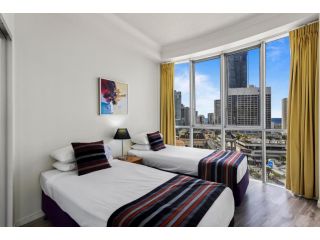 MadeComfy Ocean Views at Skyline Central Apartment, Gold Coast - 5