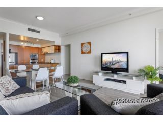 MadeComfy Ocean Views at Skyline Central Apartment, Gold Coast - 1