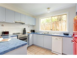 MadeComfy Stunning Katoomba Home with Lush Garden Guest house, Katoomba - 1