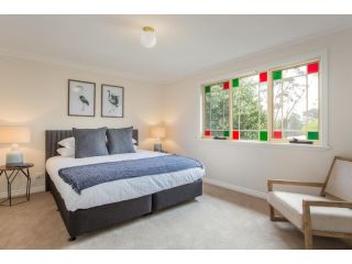 MadeComfy Stunning Katoomba Home with Lush Garden Guest house, Katoomba - 5