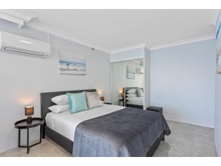 MadeComfy Surfers Paradise Studio with Ocean Views Apartment, Gold Coast - 3